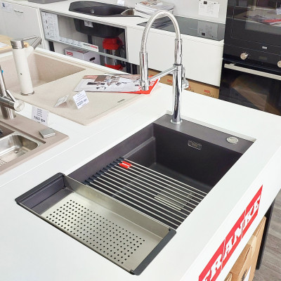 Комплект: • Коландер • Килимок Rollmat • Мийка кухонна FRANKE Kubus 2 KNG 110-62