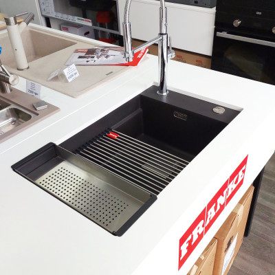 Комплект: • Коландер • Килимок Rollmat • Мийка кухонна FRANKE Kubus 2 KNG 110-62