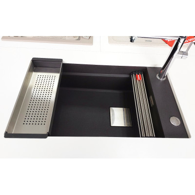 Комплект: • Коландер • Килимок Rollmat • Мийка кухонна FRANKE Kubus 2 KNG 110-62