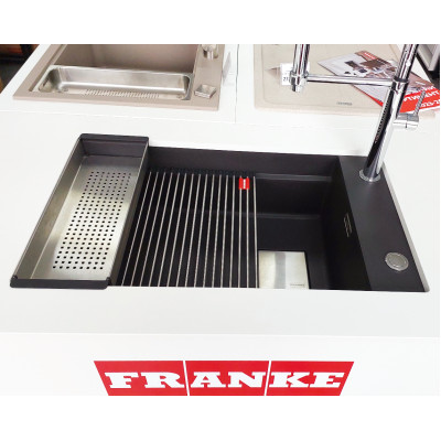 Комплект: • Коландер • Килимок Rollmat • Мийка кухонна FRANKE Kubus 2 KNG 110-62