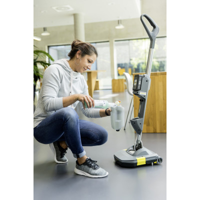 Підлогомийно-всмоктувальна машина Karcher BR 30/1 C Bp Pack 18В/3,0 Агод(1.783-050.0)