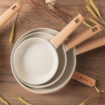 
              Набір сковорідок Bergner Naturally, 18/22/26 см (BG-34741-CR)
                          