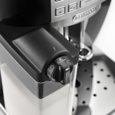 Кофемашина DeLonghi ECAM 22.360.B