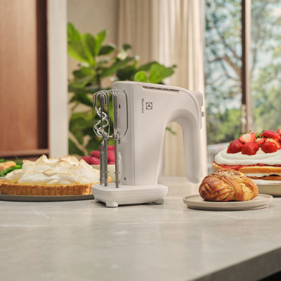 Міксер ELECTROLUX EHM4W