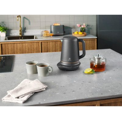 Електрочайник Electrolux E7K1-6BP