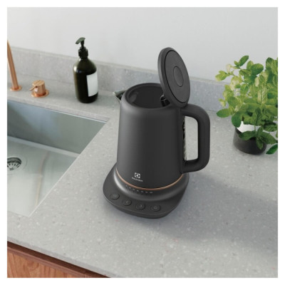 Електрочайник Electrolux E7K1-6BP