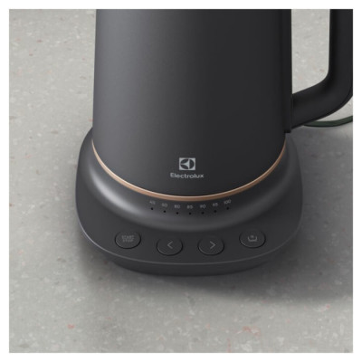 Електрочайник Electrolux E7K1-6BP