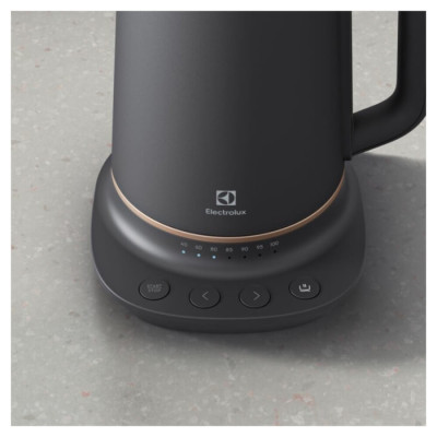 Електрочайник Electrolux E7K1-6BP