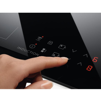 Варильна поверхня індукційна Electrolux Domino LIT30230C