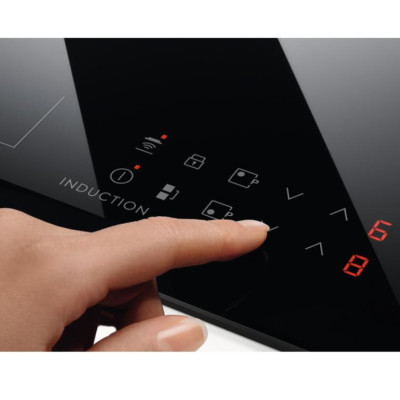 Варильна поверхня індукційна Electrolux LIR60433