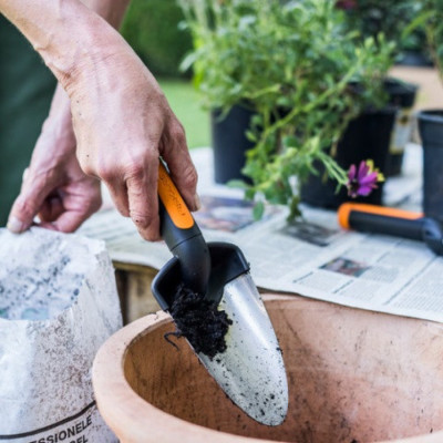 Совок для пересадки Fiskars Premium Planters (1000726)