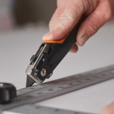 Ніж для гіпсокартону з додатковою пилкою Fiskars CarbonMax (1027226)