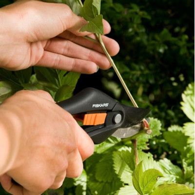 Секатор площинний Fiskars SingleStep P26 (1000567)