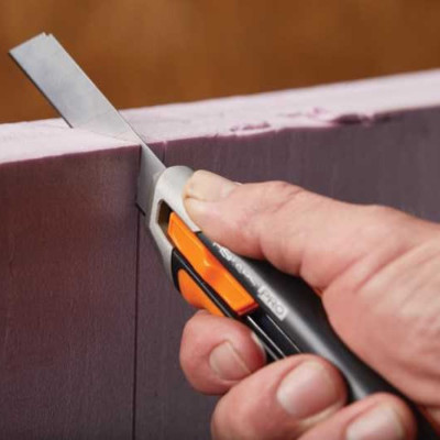 Нож с выдвижным лезвием Fiskars Pro CarbonMax 18 мм (1027227)