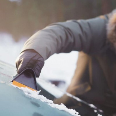 Скребок для льоду Fiskars Solid (1019354)