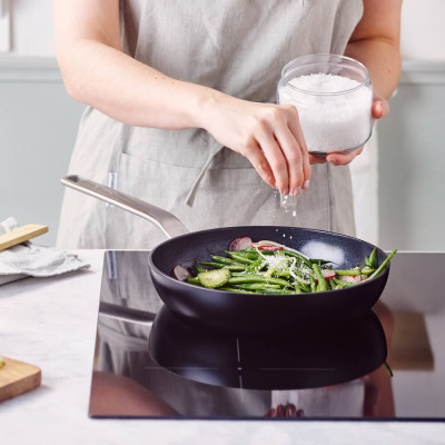 Сковорода GreenPan Evolution, 24 см з керамічним покриттям, чорний (CC006386-001)