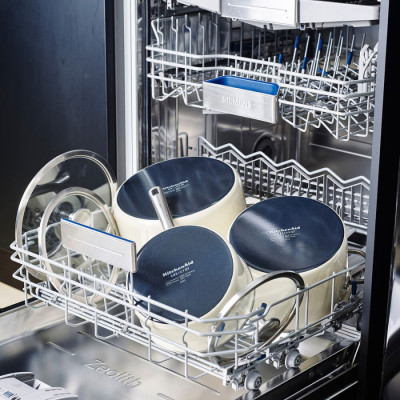 
Каструля з кришкою KitchenAid Steel Core, 20 см, 3,7 л, мигдальний крем (CC003266-001)
