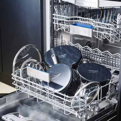 
Каструля з кришкою KitchenAid Steel Core, 24 см, 6 л,матовий чорний (CC006001-001)
