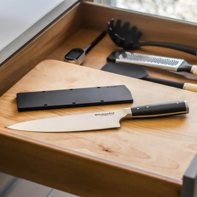 Ніж кухонний KitchenAid Coreline з захисним чохлом для леза, 20 см (KOG8IFSSOHOBA)