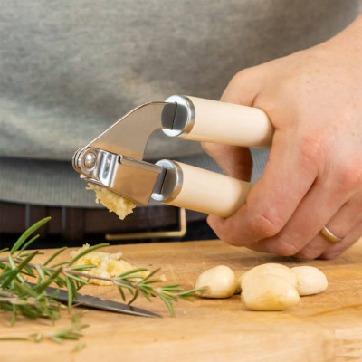 Прес для часнику KitchenAid Coreline, 19 см (KAG132OHACE)