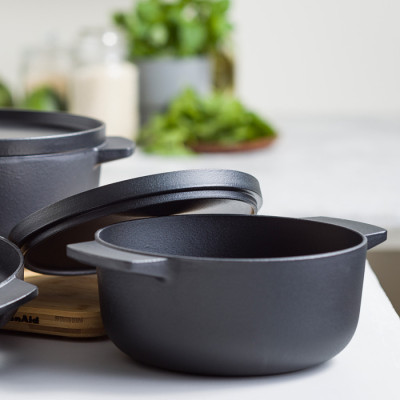 Кастрюля чугунная с крышкой KitchenAid Matte Oven-to-table, 22 см, 3,3 л (CC004899-001)