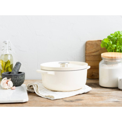 Каструля чавунна з кришкою KitchenAid, 22 см, 3,3 л, колір мигдальний крем (CC006056-001)