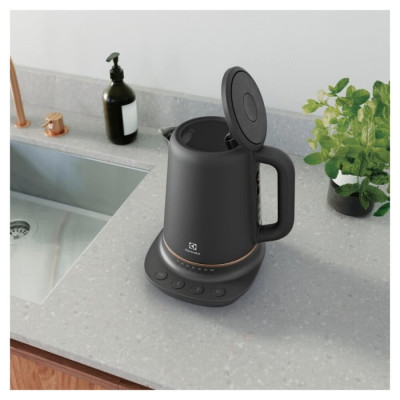 Електрочайник Electrolux E7K1-6BP