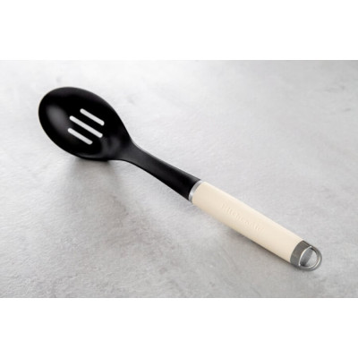 Ложка для сервіровки з прорізами KitchenAid Coreline, 35 см, кремовий (KAG004OHACE)
