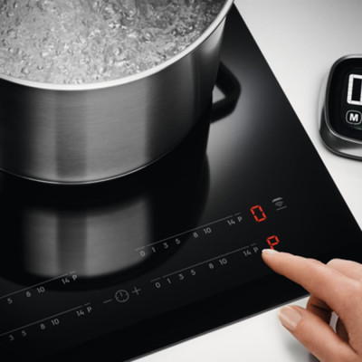 
Індукційна варильна поверхня Electrolux EIS62453IZ
