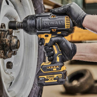 Гайкокрут ударный аккумуляторный бесщеточный DeWALT DCF900P2T