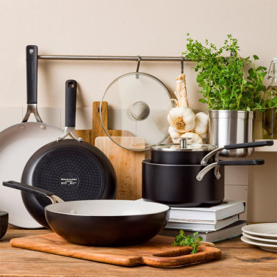 Ківш з кришкою KitchenAid АС, 16 см, 1,58 л, з керамічним покриттям, матовий чорний (CC009728-001)