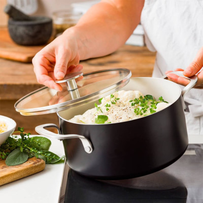 Каструля з кришкою KitchenAid АС, 20 см, 3,11 л, з керам покриттям, матовий чорний (CC010147-001)