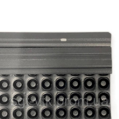 Пластикова притискна планка 2м.х7см